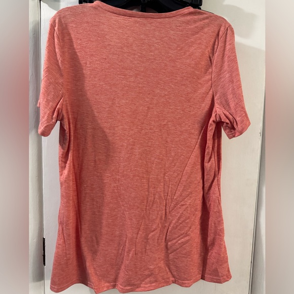 Boutique Large Tee - Picture 4 of 4